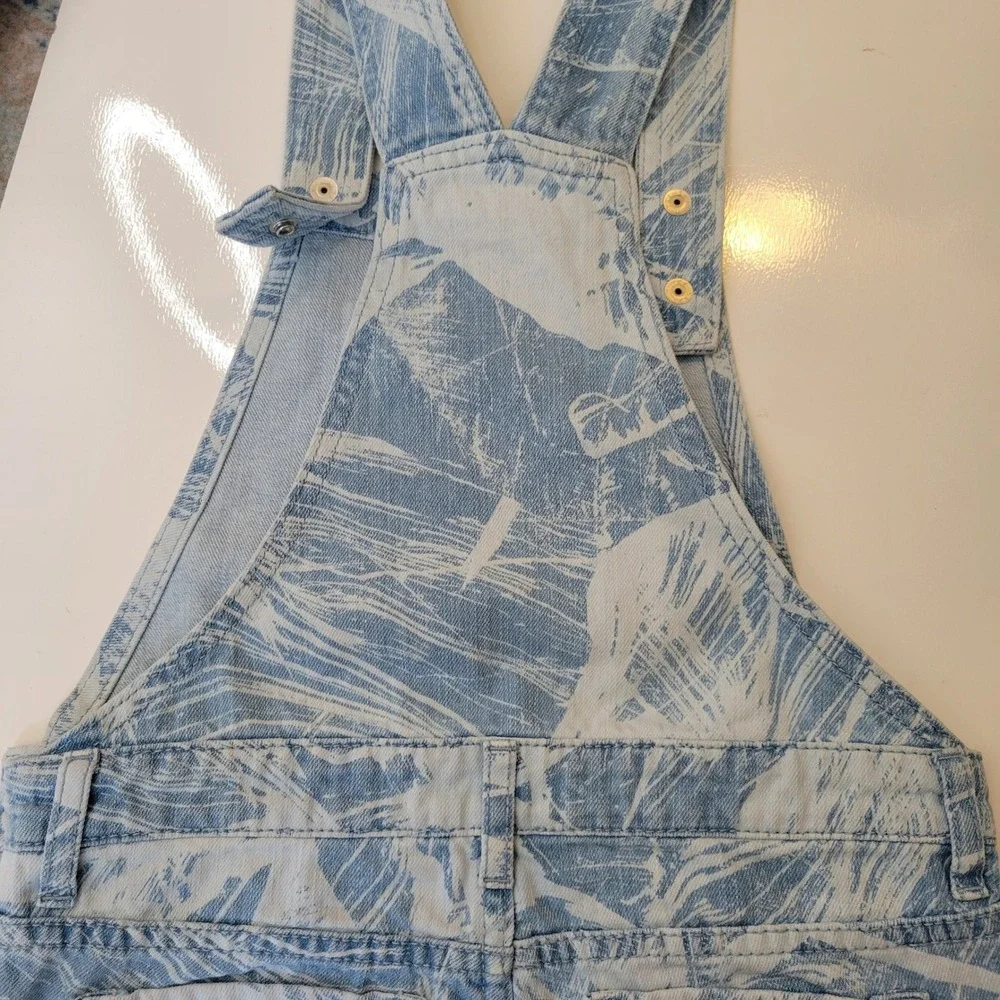 The Childrens Place Girls Blue Abstract Palm Print Denim Shortalls Size 6X/7 NWT